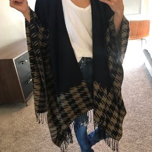 Black + Tan Poncho - OS